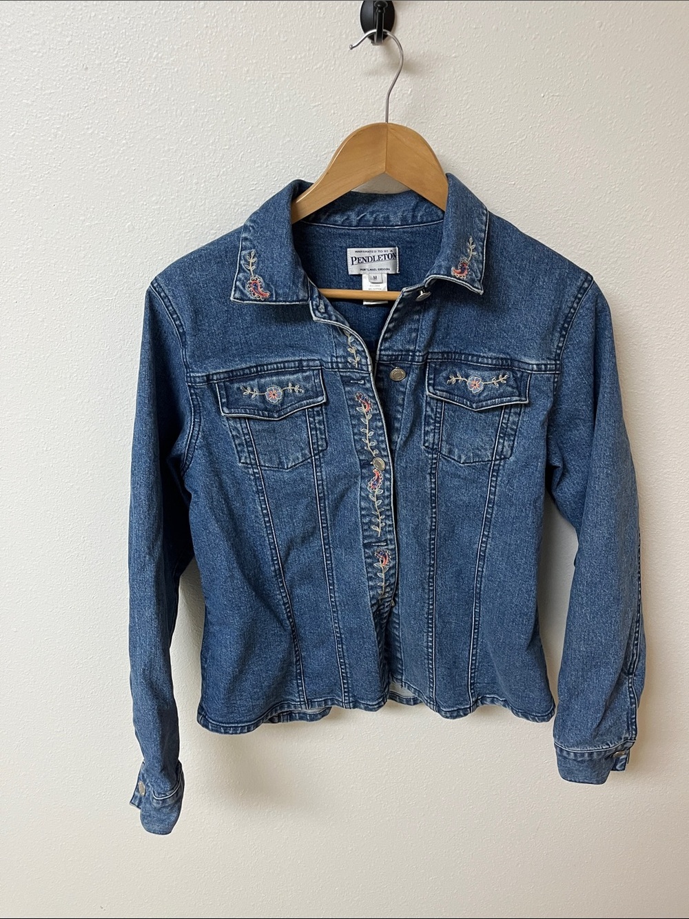 Pendleton Blue Denim Jacket with Floral Embroidery women’s size M